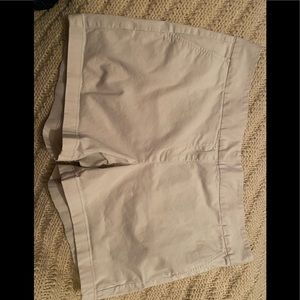 Woman’s size 12 khaki vineyard vines shorts